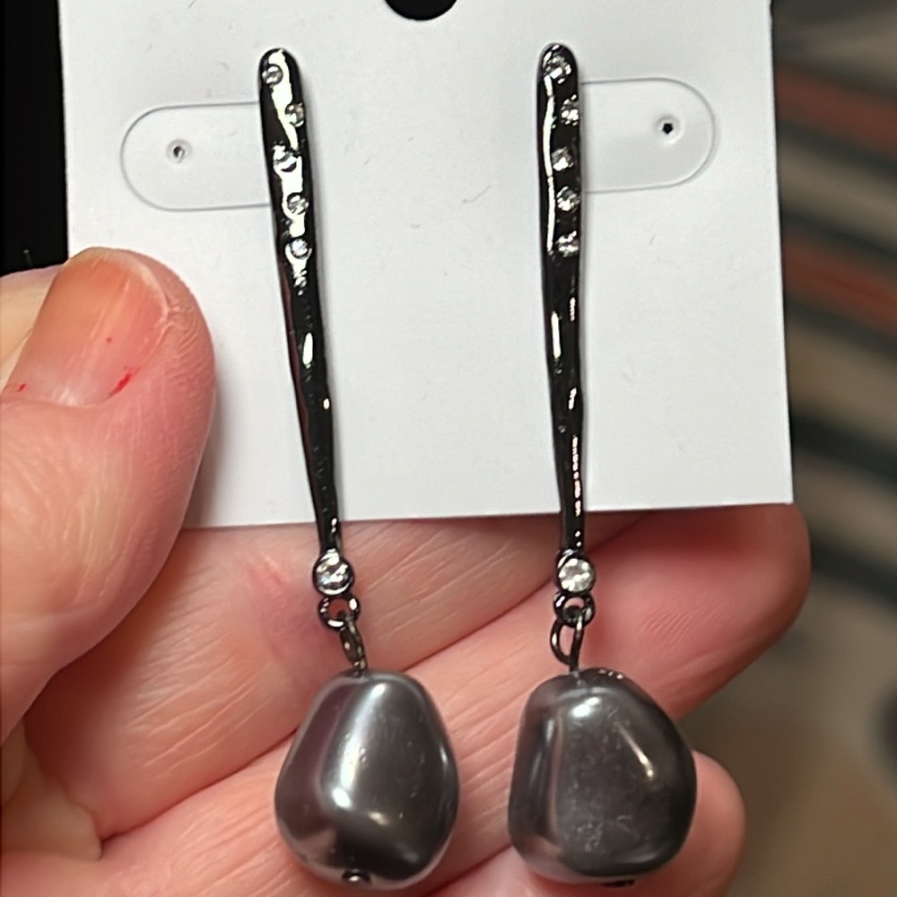 White House Black Market Gunmetal Silver Drop Grey Pearl Dangle Earrings - Picture 5 of 5